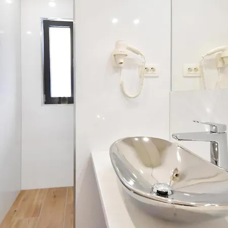 Stunning In With Wifi Holiday home